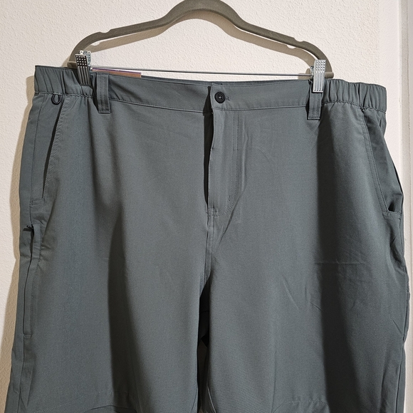 Eddie Bauer Men's Green Flat Front Shorts - Picture 4 of 10